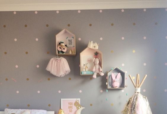 Как украсить детскую комнату своими руками?