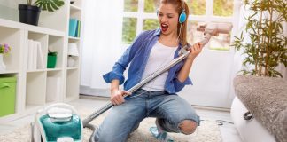 Как чистить мягкую мебель