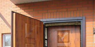 Выбор входной металлической двери на дачу