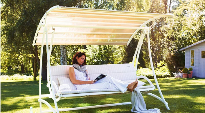 Выбор садовых качелей