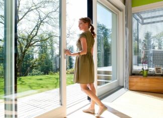 Металлопластиковые двери: куда их ставят, из чего они состоят, какие виды таких дверей бывают, чем можно заменить стеклопакет