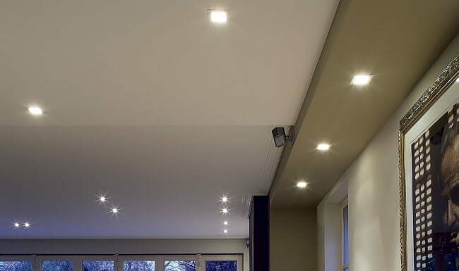 Выходит ли встраиваемое освещение из моды?