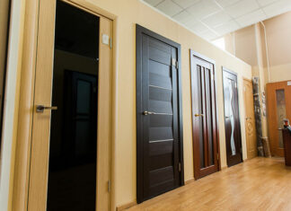 Что следует знать о пластиковых дверях?