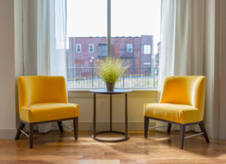 Неотъемлемая часть квартиры — стул