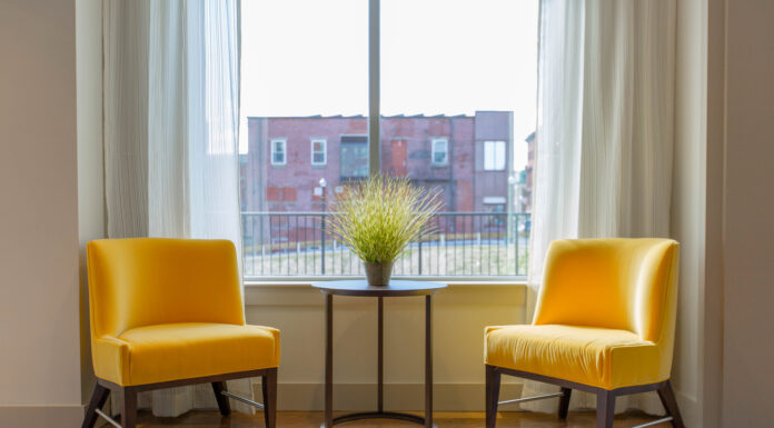 Неотъемлемая часть квартиры — стул