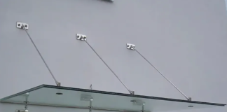 Стеклянный козырек над входной дверью — советуем, какой выбрать