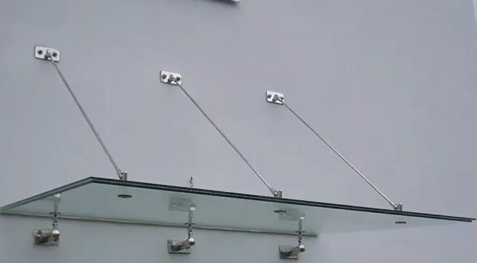 Стеклянный козырек над входной дверью — советуем, какой выбрать