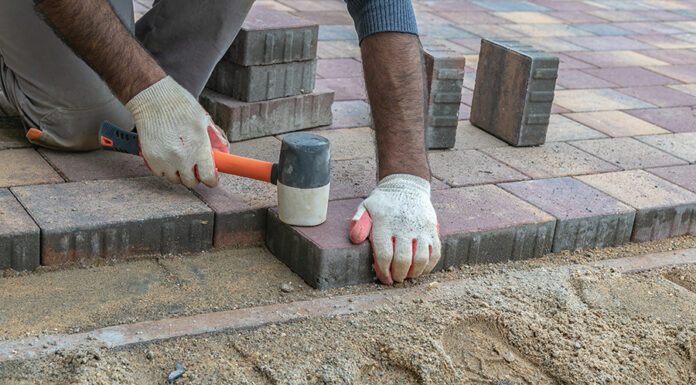 Как создать красивый тротуар на участке?