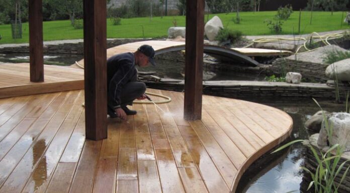 Какой тип террасной доски выбрать самостоятельно?