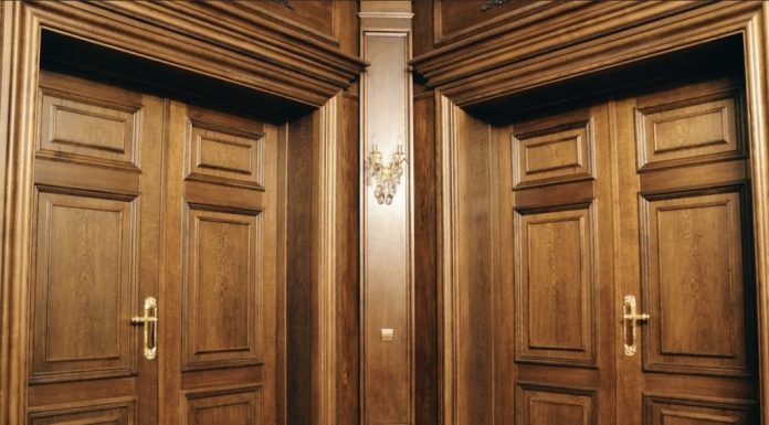 Дубовая прочность, как она воплощается в межкомнатных дверях