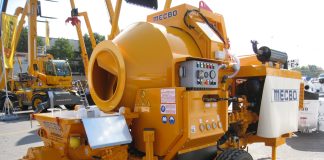 Плюсы использования мини-бетононасоса при строительстве частного дома