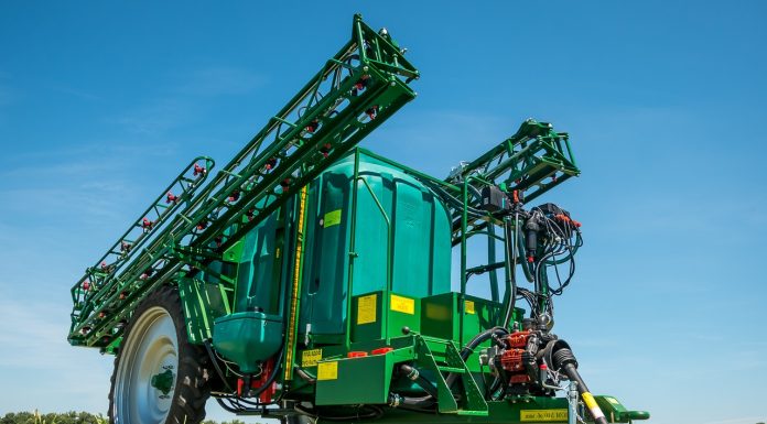 Для чего нужен прицепной опрыскиватель?