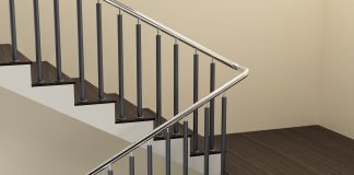 Как обезопасить ребенка до семи лет от игр на лестнице: советы