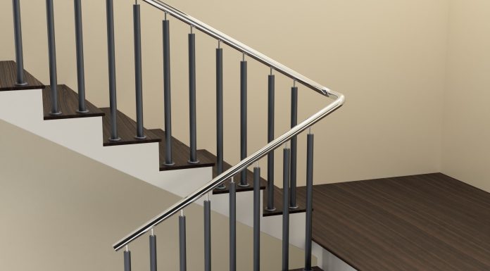 Как обезопасить ребенка до семи лет от игр на лестнице: советы