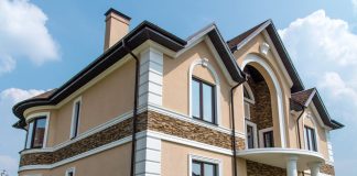 Внешняя отделка коттеджей с мокрым или вентилируемым фасадом: рекомендации