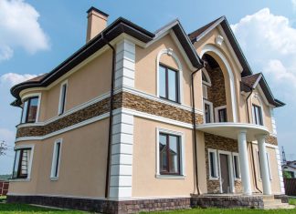 Внешняя отделка коттеджей с мокрым или вентилируемым фасадом: рекомендации