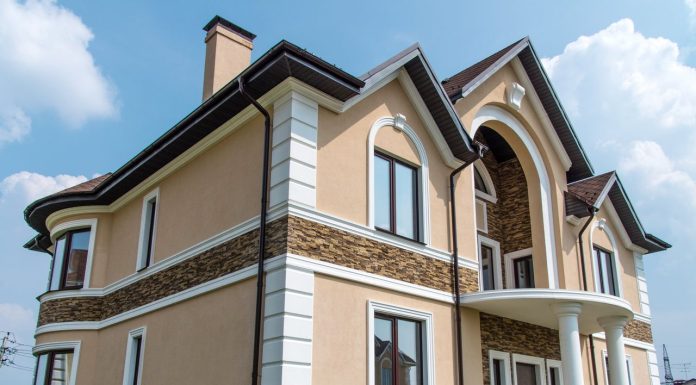 Внешняя отделка коттеджей с мокрым или вентилируемым фасадом: рекомендации