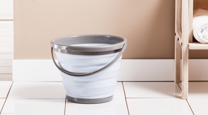 Где купить ведра для влажной уборки: советы