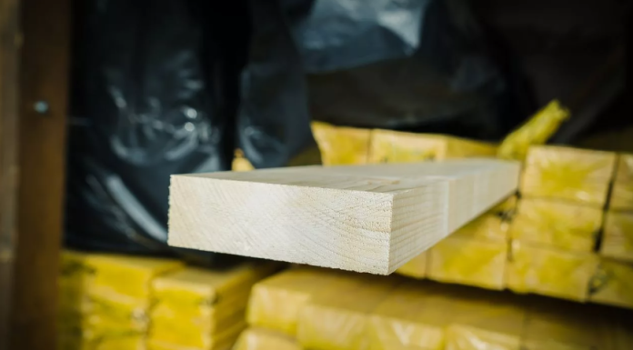 Теплые полы в доме: как выбрать правильную строганную доску?