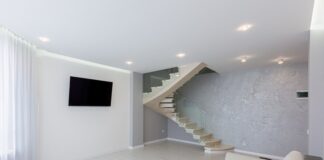 Какие натяжные потолки и крепления к ним доступны оптовым заказчикам: подробности