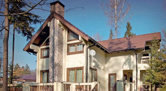 Дома из клееного бруса: плюсы и особенности