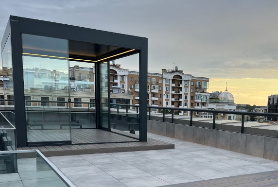 Эстетика и практичность: как выбрать идеальную террасу для веранды