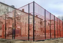 Универсальные спортивные площадки во дворе: плюсы, элементы