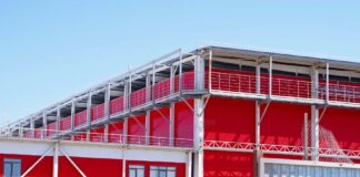 Почему сэндвич-панели популярны в современном строительстве