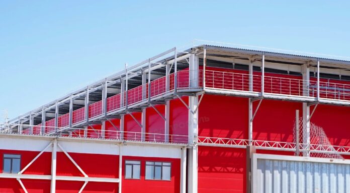 Почему сэндвич-панели популярны в современном строительстве