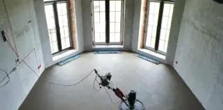 От чего зависит цена полусухой стяжки пола