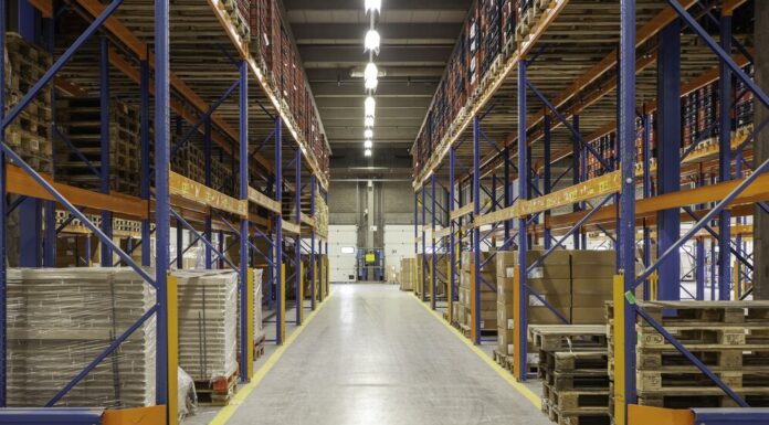 Складские стеллажи: основа эффективного хранения