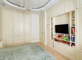 Почему стоимость встроенной мебели выше стандартной