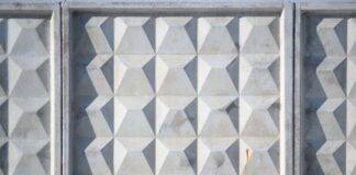 Железобетонные заборы и фундаменты: долговечность и безопасность