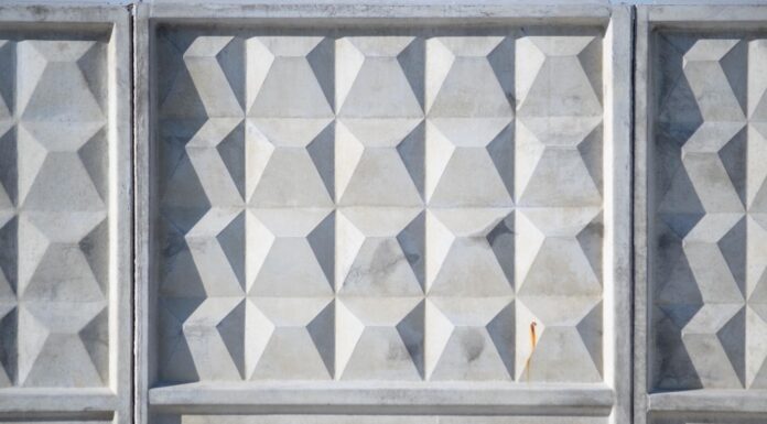 Железобетонные заборы и фундаменты: долговечность и безопасность