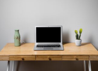 Выбор компьютерного стола для работы с несколькими мониторами: что учесть