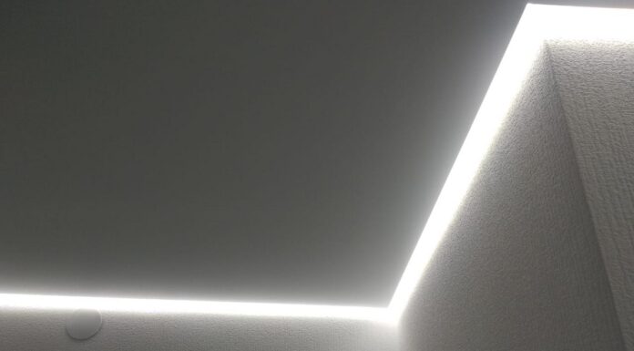 Натяжной потолок с подсветкой: сочетание функциональности и эстетики