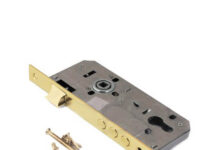 Как выбрать врезной замок для двери: советы и рекомендации