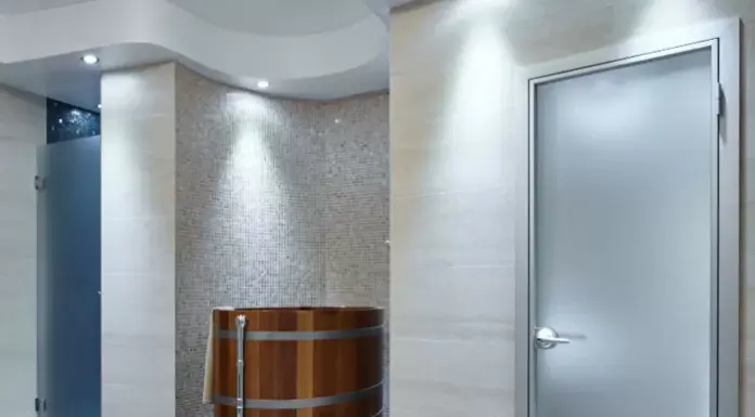 Межкомнатные двери в стиле хай-тек: современное решение для вашего интерьера