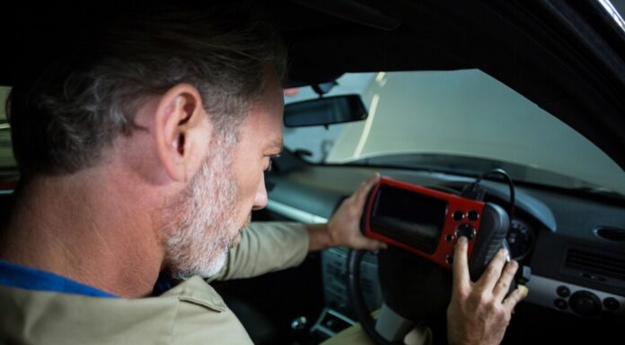 Автомобильный эндоскоп с записью: зачем он нужен