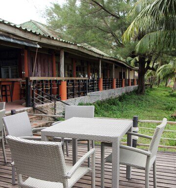 Как выбрать стильный и практичный комплект садовой мебели с обеденным столом