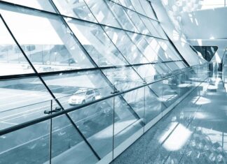 Стекло закаленное прозрачное: стиль и безопасность от Nayada Glass Technology