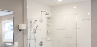 Стеклянные перегородки для душа на заказ: виды и дизайн-решения