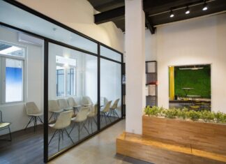 Как выбрать производителя стеклянных перегородок: на что обратить внимание