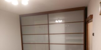 Замена дверей в шкафу-купе: когда это необходимо и как определить износ