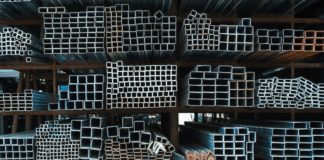 Бесшовные и профильные трубы: основные различия и сферы применения