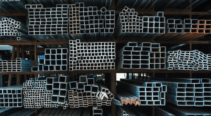 Бесшовные и профильные трубы: основные различия и сферы применения