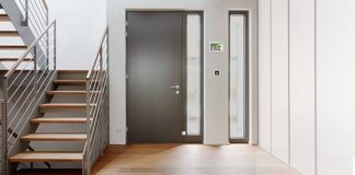 Как выбрать входную металлическую дверь для дачи: ключевые критерии