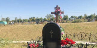 Каменные вазы на памятник: прочность и стиль