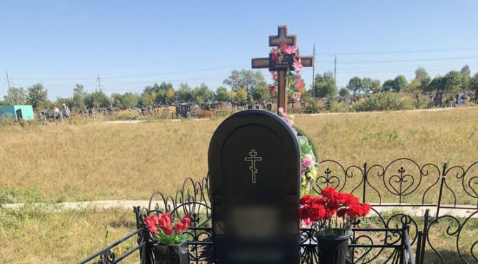 Каменные вазы на памятник: прочность и стиль