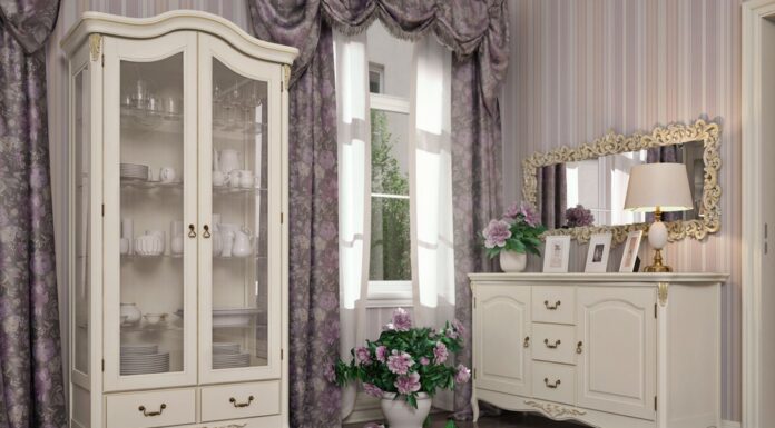 Витрины и буфеты со стеклом: элегантное решение для гостиной